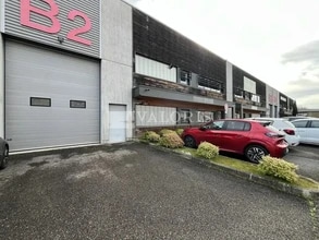 Flex in Oullins for lease Building Photo- Image 2 of 11