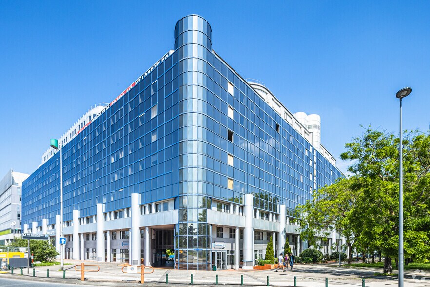 Office in Noisy-le-Grand for lease - Primary Photo - Image 1 of 2