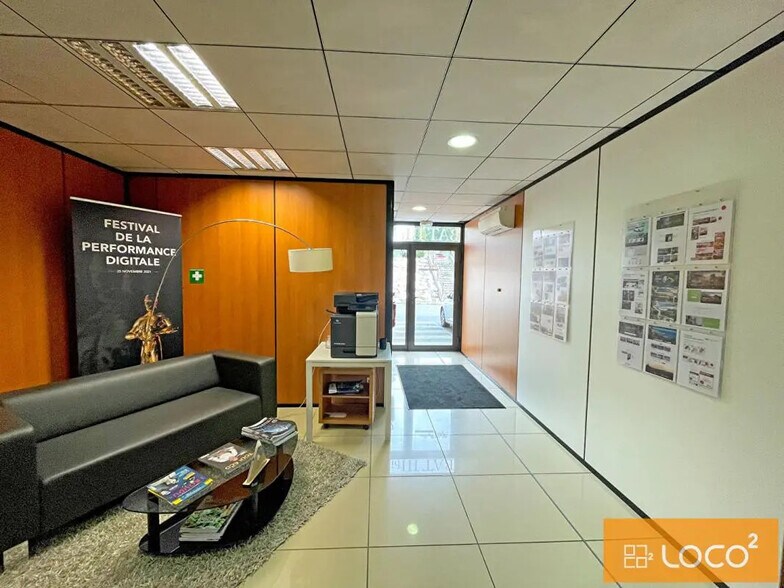 1 Rond-Point De Flotis, Saint-Jean for lease - Lobby - Image 2 of 14