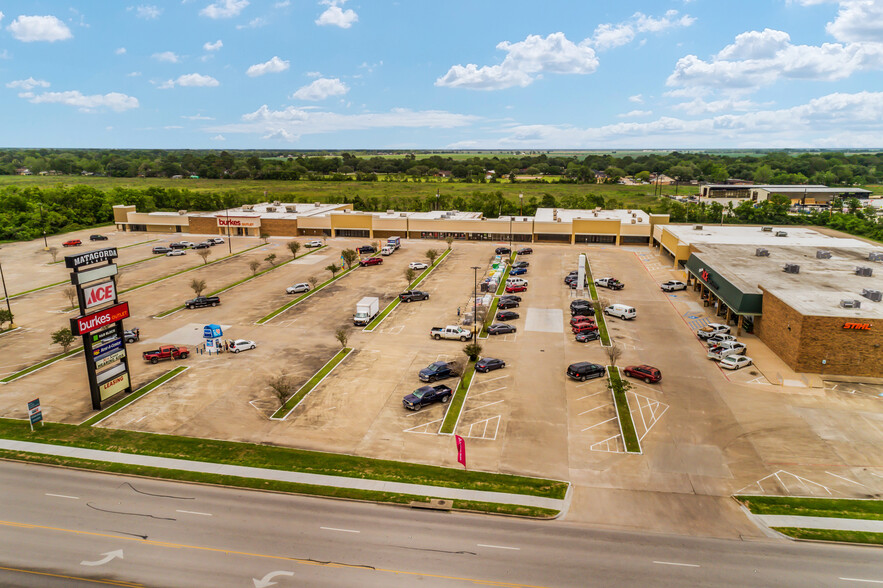 4000 7th St, Bay City, TX for lease - Building Photo - Image 1 of 14