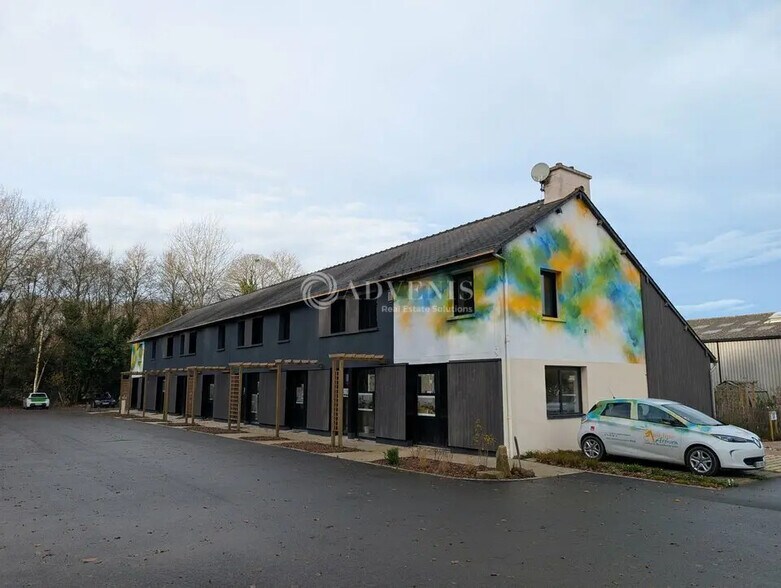 Flex in Saint-Samson-sur-Rance for lease - Building Photo - Image 1 of 6