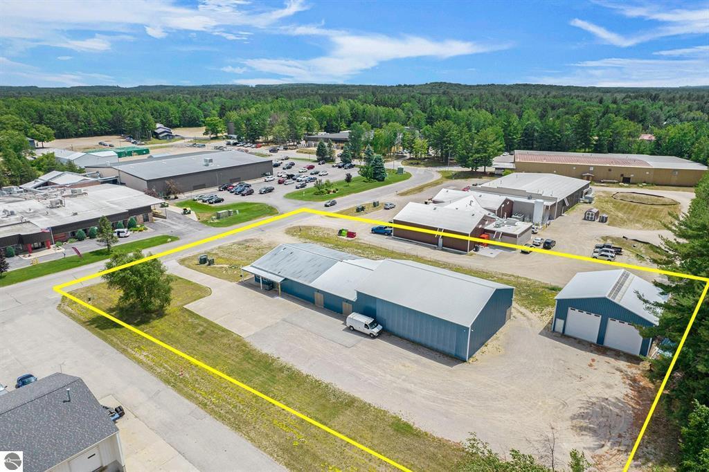 110 W Park Dr, Kalkaska, MI 49646