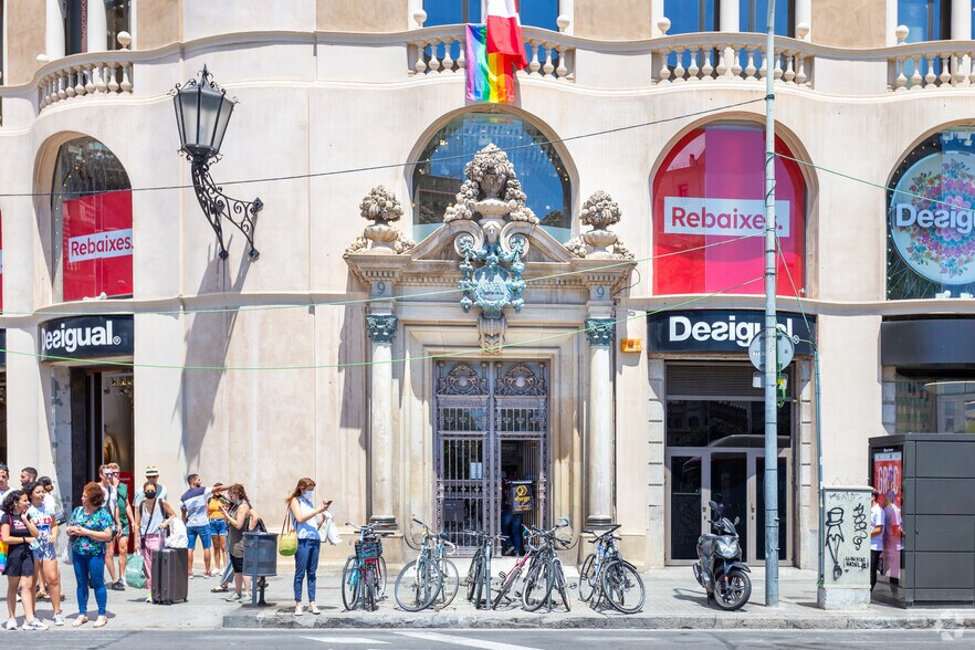 Coworking Space in Plaça de Catalunya, 9, Barcelona for lease - Building Photo - Image 2 of 5