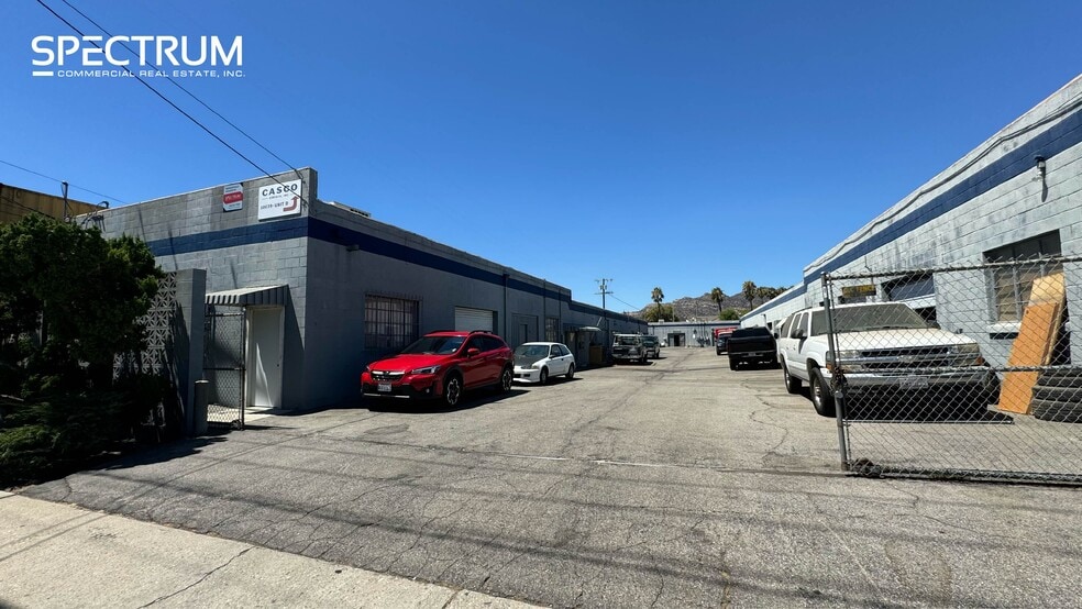 10035-10043 Canoga Ave, Chatsworth, CA for lease - Building Photo - Image 1 of 2