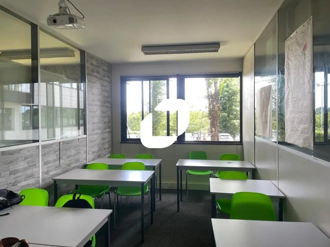 Office in Orvault for lease Interior Photo- Image 1 of 9