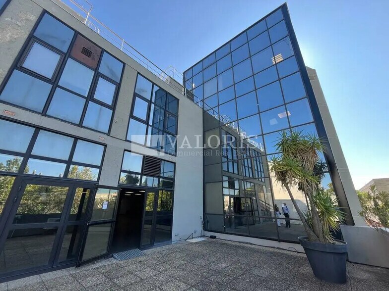 Office in Aix-en-Provence for lease - Building Photo - Image 1 of 12