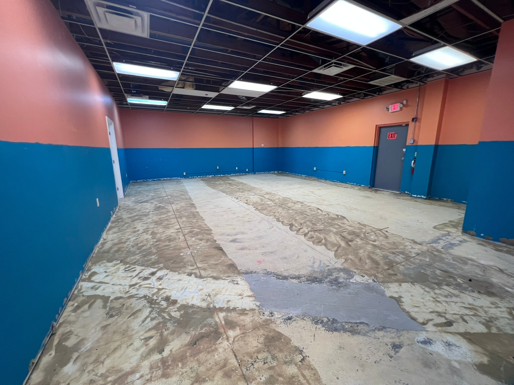 4102 34th St S, Saint Petersburg, FL for lease Interior Photo- Image 1 of 5