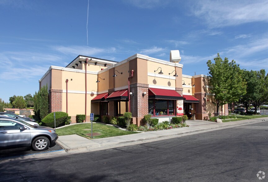 1649 W Avenue K, Lancaster, CA for lease - Primary Photo - Image 1 of 3