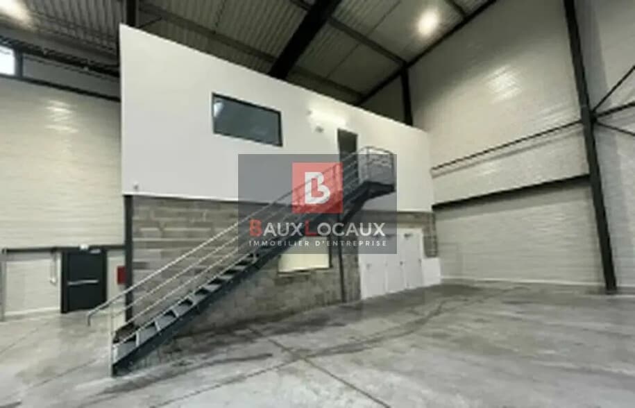 Flex in Nîmes for lease - Building Photo - Image 3 of 7