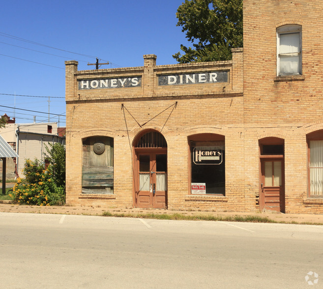 109 NE 2nd St, Smithville, TX for sale - Building Photo - Image 2 of 2