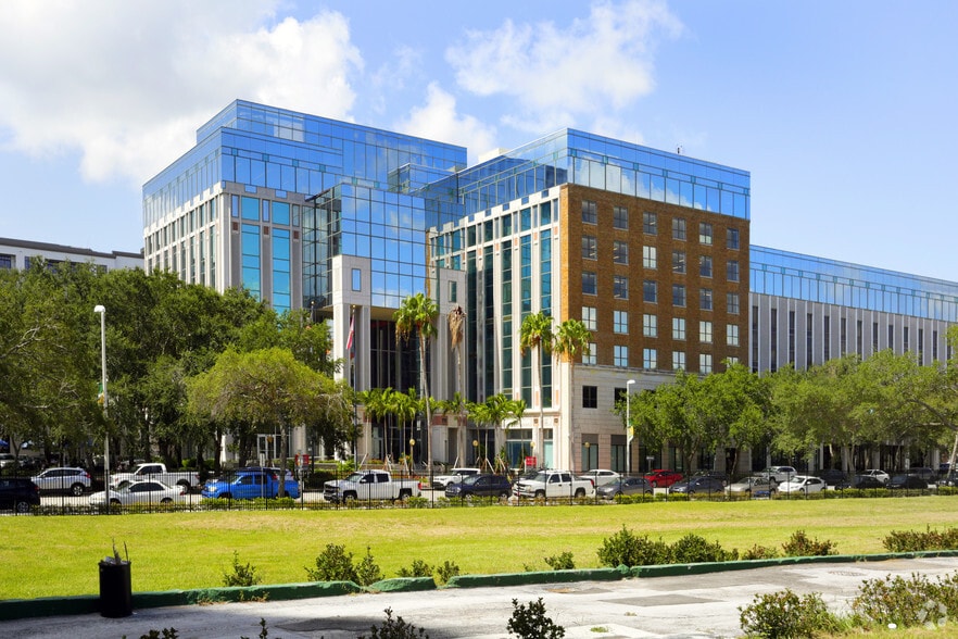 490 1st Ave S, Saint Petersburg, FL for lease - Building Photo - Image 3 of 7