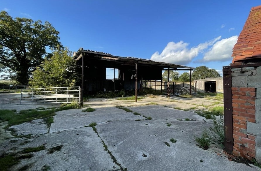 Base Ln, Sandhurst for sale - Building Photo - Image 2 of 5