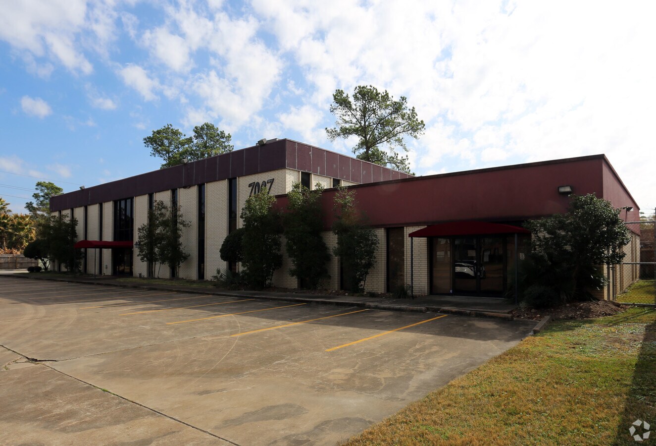 7007 Wimbledon Estates Dr, Spring, TX 77379