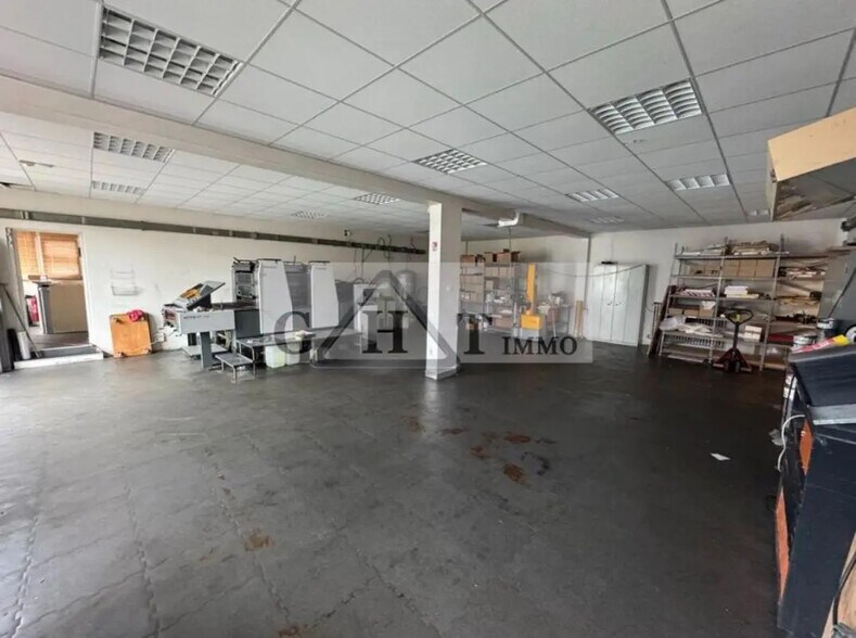 Industrial in Argenteuil for sale - Interior Photo - Image 1 of 19