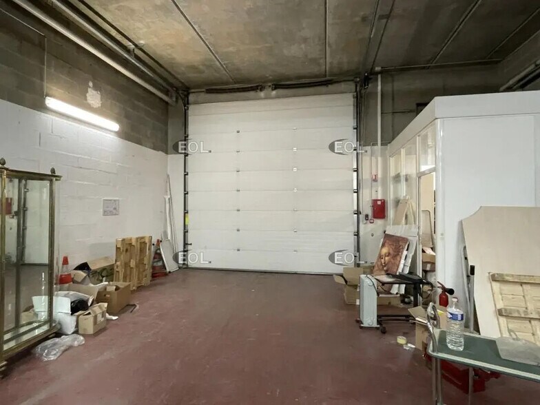 Flex in Gennevilliers for lease - Interior Photo - Image 3 of 8