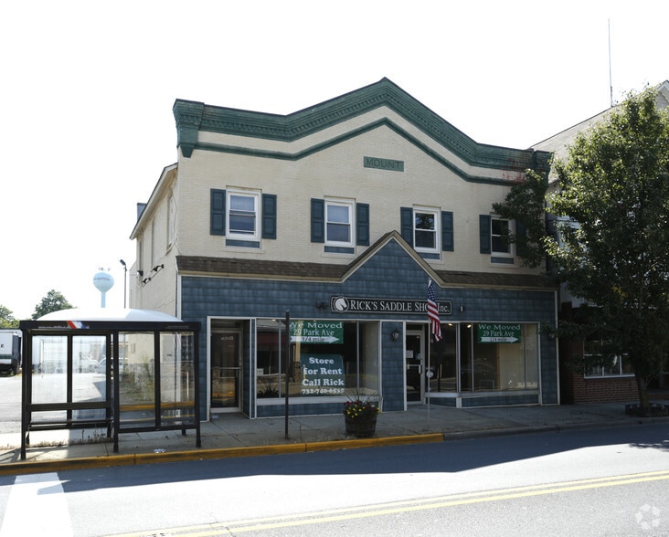 40 N Main St, Englishtown, NJ 07726