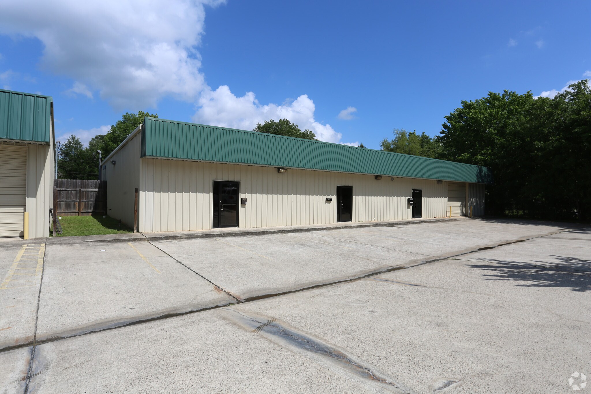 1108 Wilson Rd, Conroe, TX for sale Primary Photo- Image 1 of 1