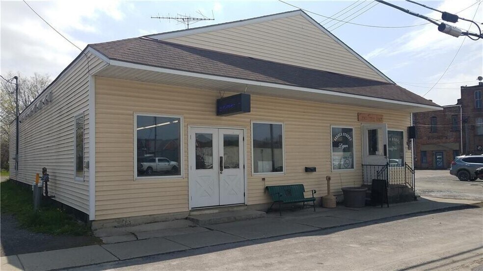 13 Seneca St, Dundee, NY for sale - Primary Photo - Image 1 of 1
