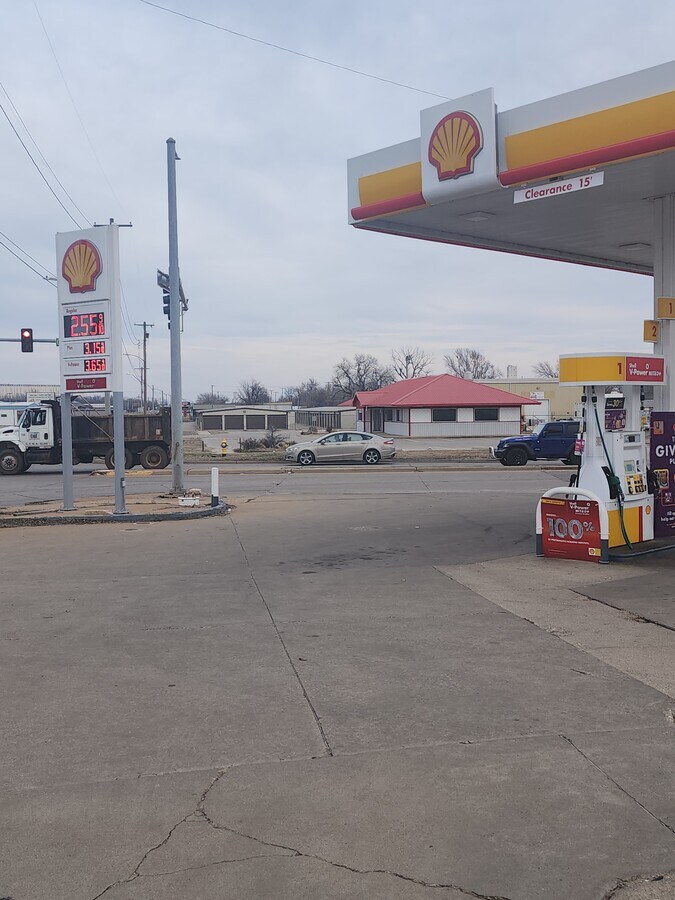 1328 Grand ave, Enid, OK 73701 GAS STATION ENID