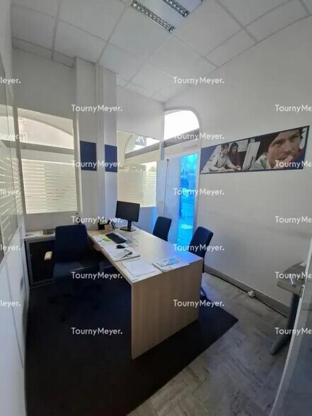 Office in Nantes for lease - Interior Photo - Image 2 of 5