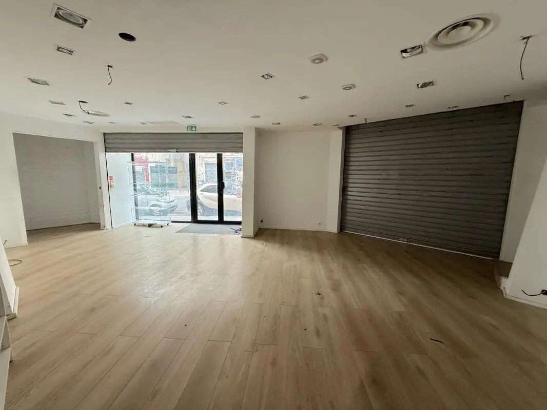 Retail in Paris for lease Building Photo- Image 1 of 7