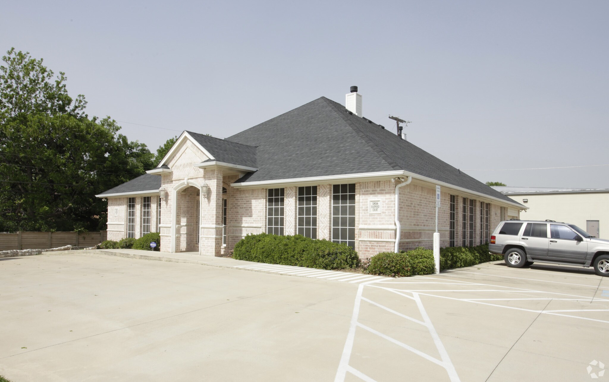 1820 Harwood Ct, Hurst, TX for sale Primary Photo- Image 1 of 1