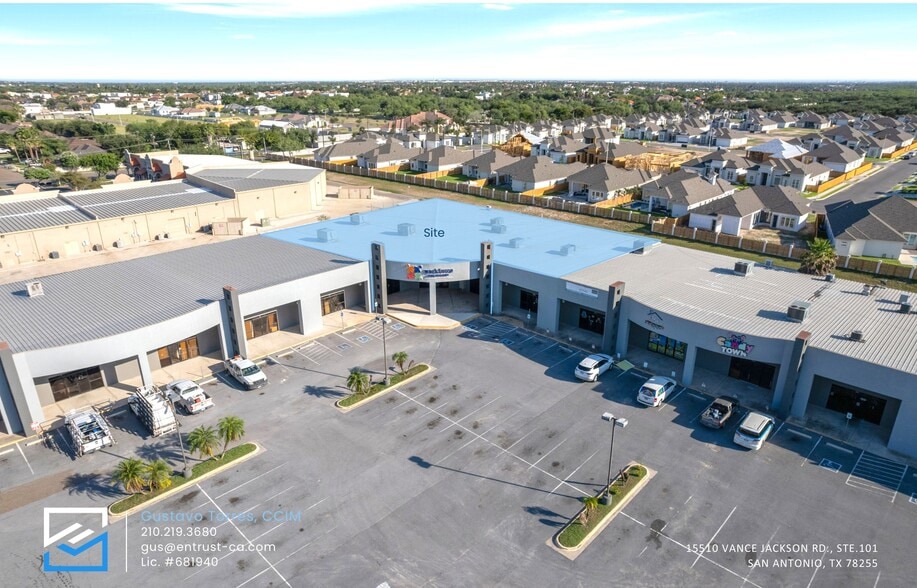 901 Travis St, Mission, TX for sale - Building Photo - Image 1 of 31