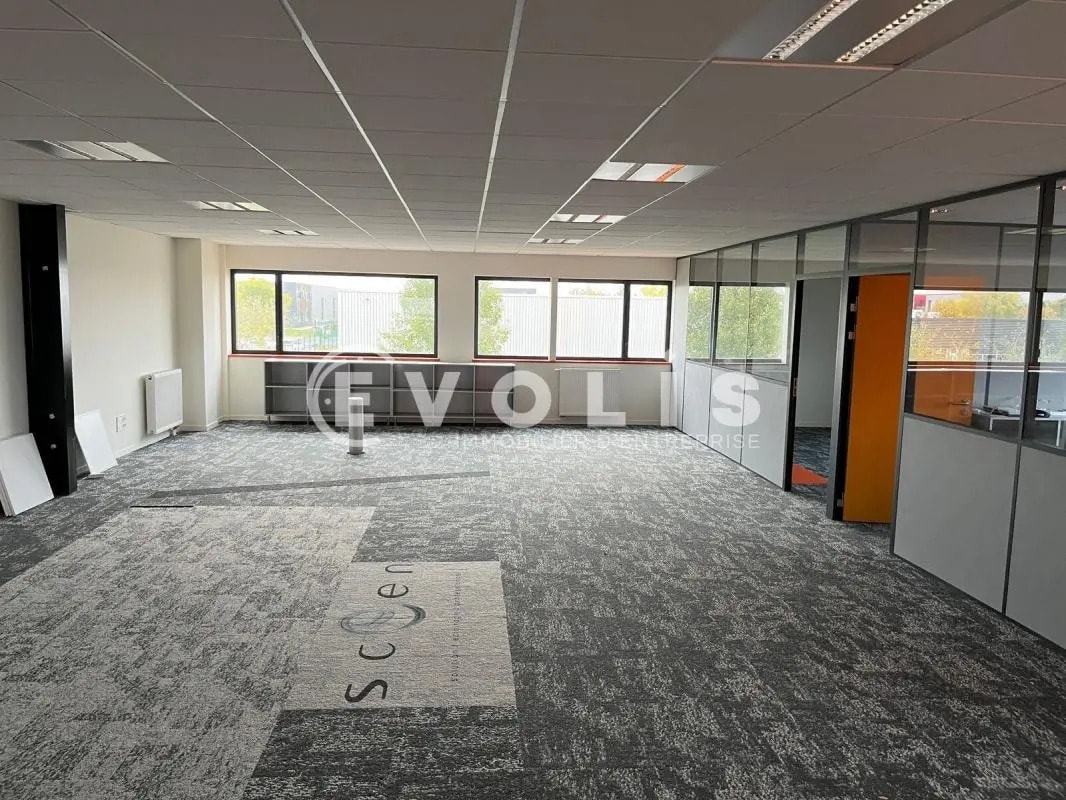Office in Camon for lease Interior Photo- Image 1 of 7