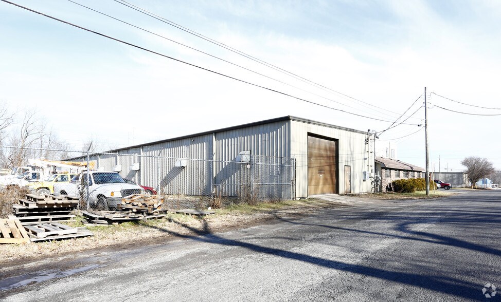 2905 Reynolds St, Fort Wayne, IN 46803