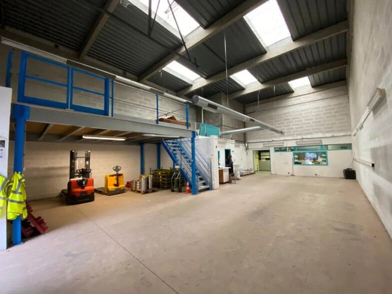 Office in Lyon for lease - Interior Photo - Image 2 of 7