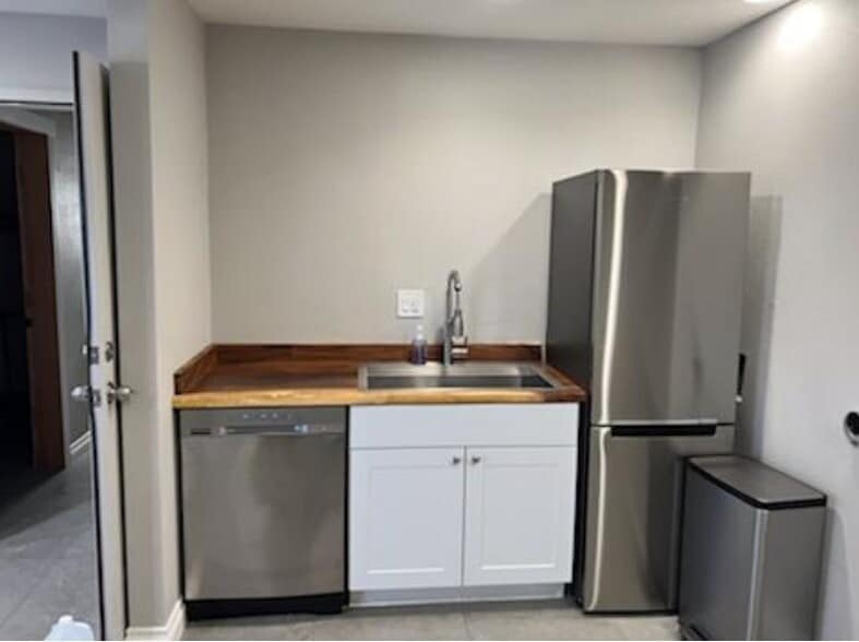 1913 E 17th St, Santa Ana, CA for sale - Interior Photo - Image 3 of 46