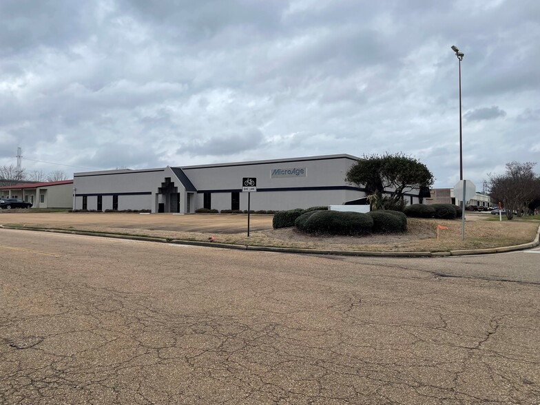 860 Centre St, Ridgeland, MS for lease - Building Photo - Image 1 of 6