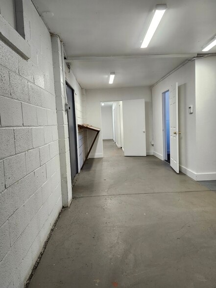 1776 S 900 W Salt Lake portfolio of 4 properties for sale on LoopNet.com - Interior Photo - Image 2 of 9