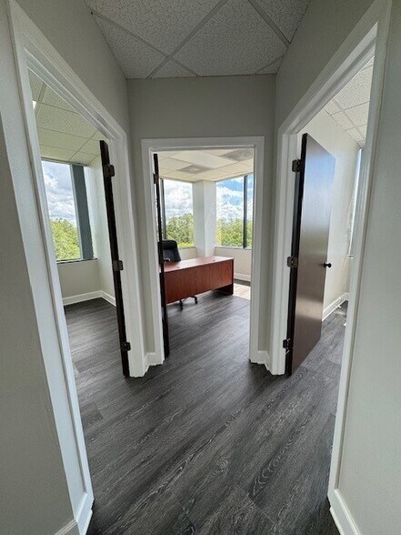 3000 Gulf To Bay Blvd, Clearwater, FL for lease - Interior Photo - Image 2 of 13