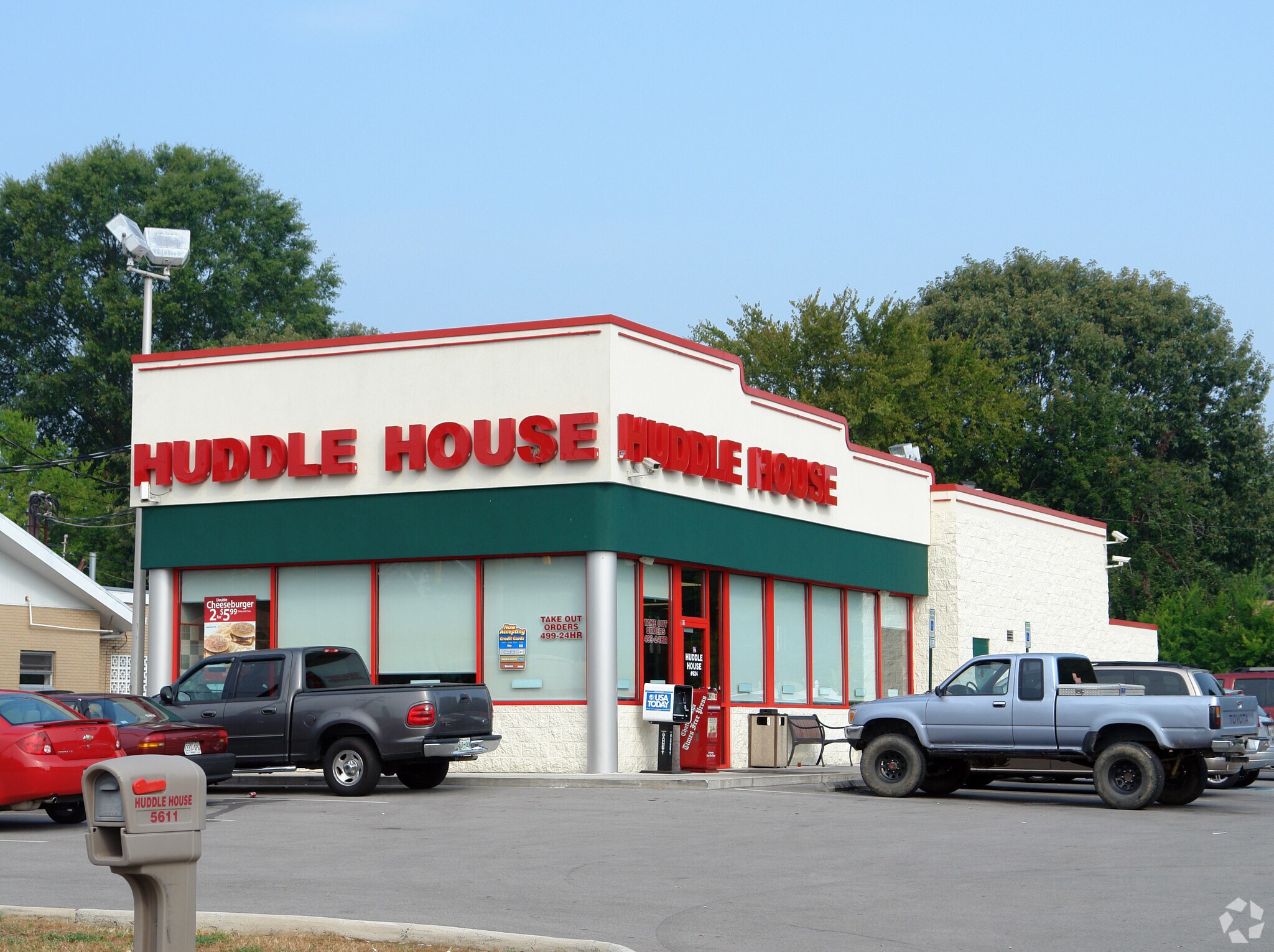 5611 Brainerd Rd, Chattanooga, TN for sale Primary Photo- Image 1 of 7