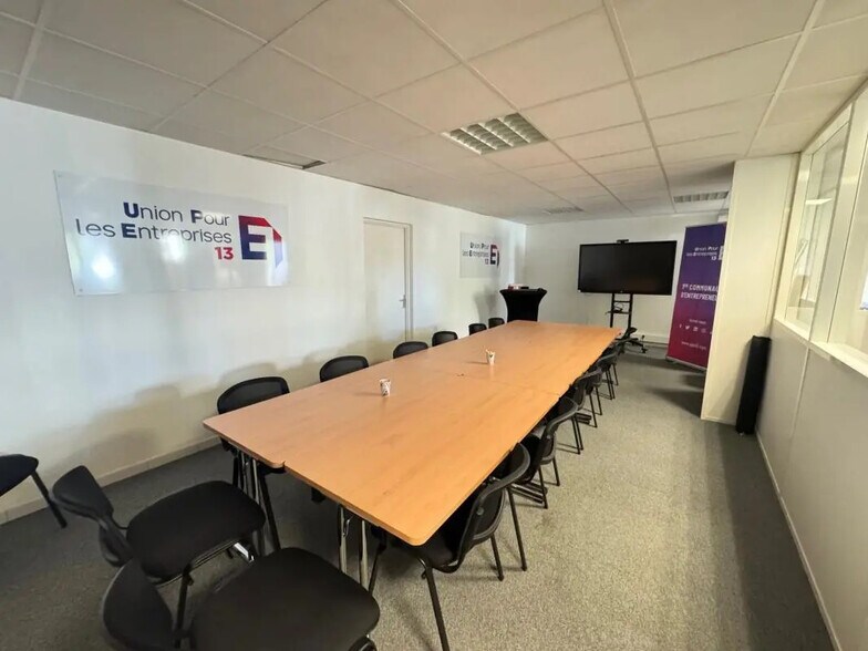 Office in Aubagne for sale - Interior Photo - Image 1 of 6