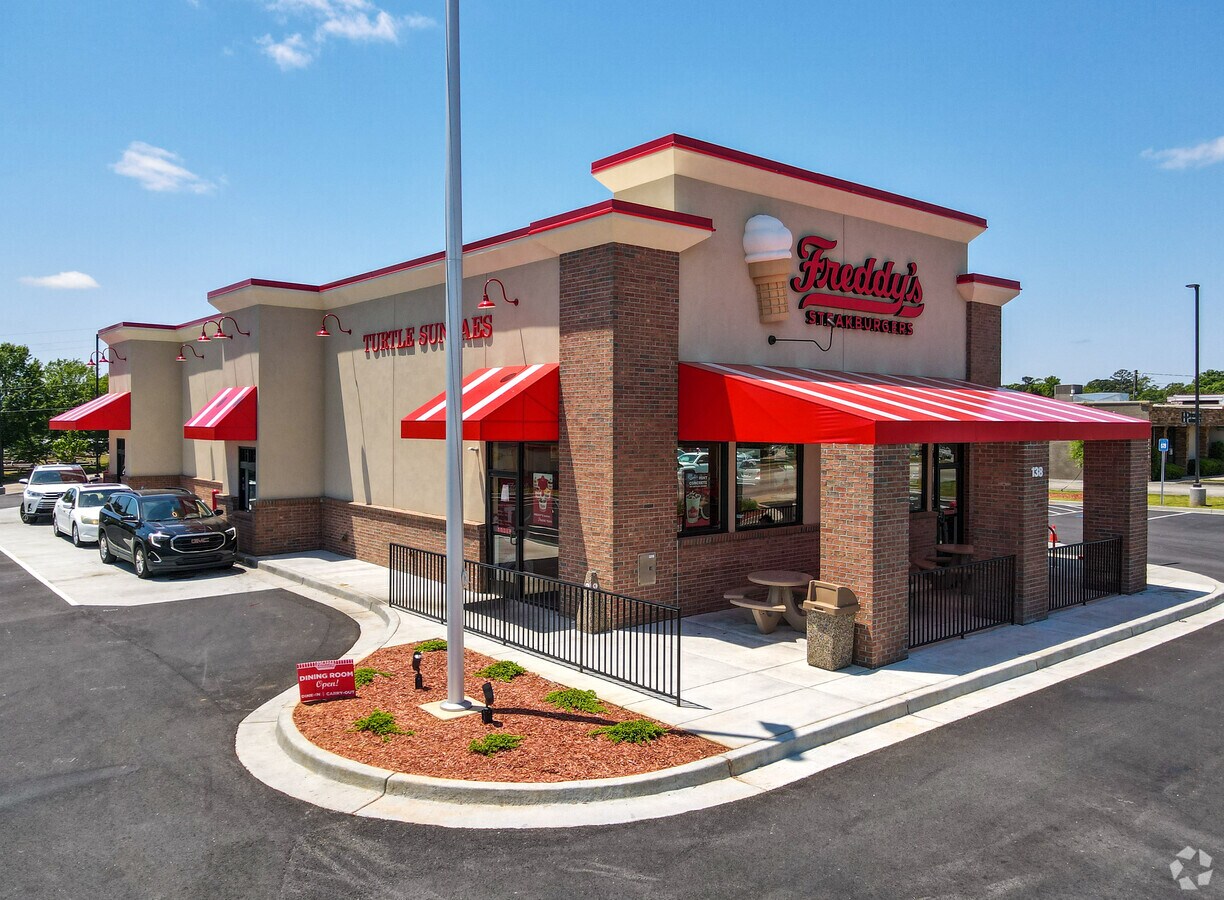 138 Commerce Ave, Lagrange, GA 30241