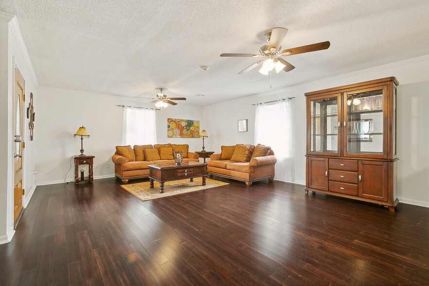 5010 Saint Claude Ave, New Orleans, LA for sale - Interior Photo - Image 3 of 12