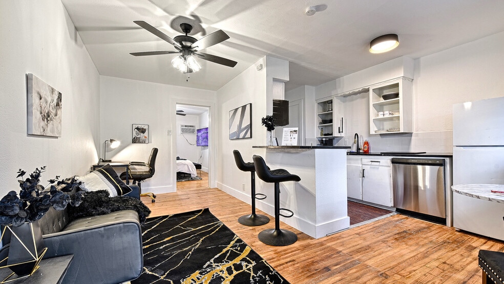 3604 San Jacinto St, Dallas, TX for sale - Interior Photo - Image 3 of 5