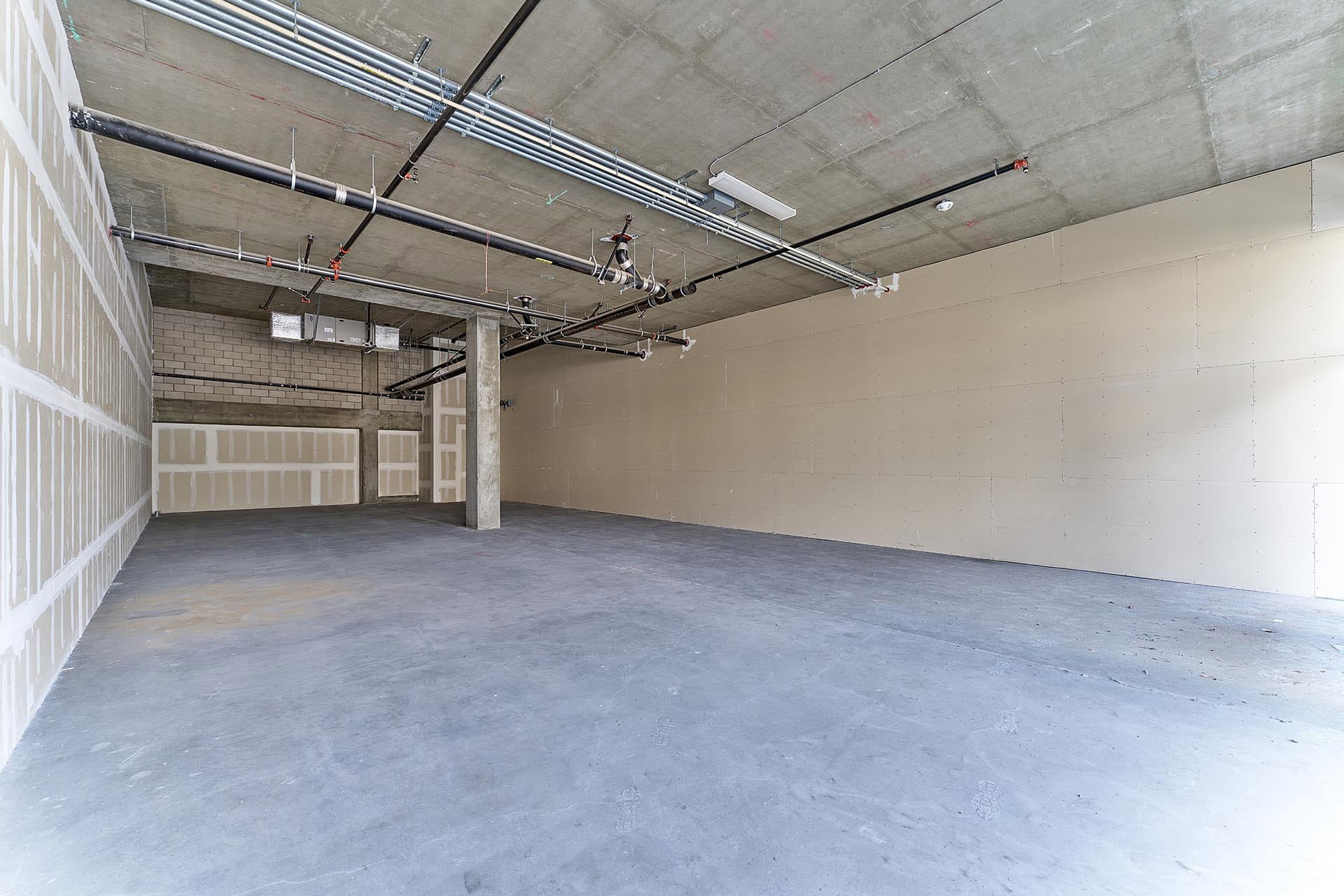3170 W Olympic Blvd, Los Angeles, CA for lease Interior Photo- Image 1 of 16