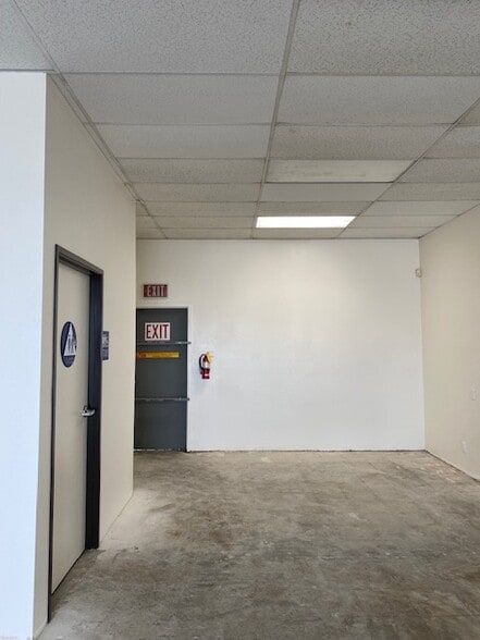 2413 Fairview Ave, Santa Ana, CA for lease - Interior Photo - Image 3 of 11