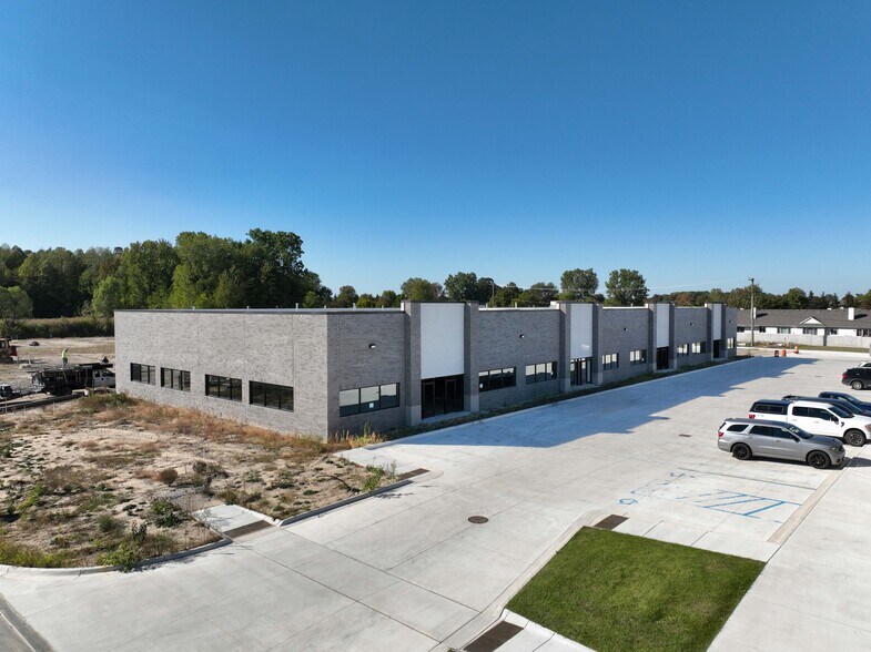 17201 Leone Dr, Macomb, MI for lease - Building Photo - Image 2 of 3