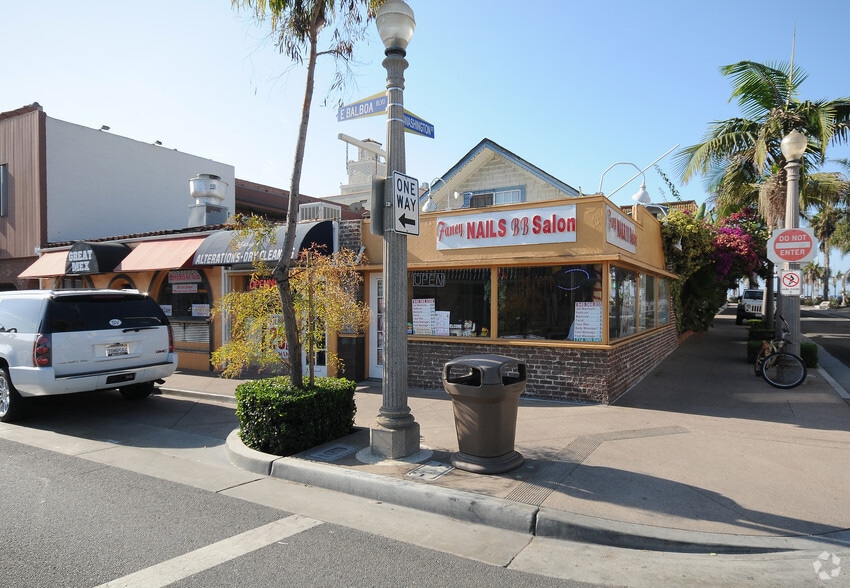 701 E Balboa Blvd, Newport Beach, CA for lease - Primary Photo - Image 1 of 43