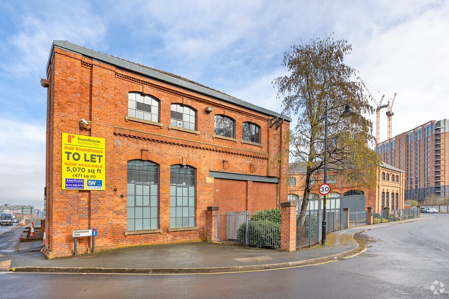Graingers Way, Leeds for lease - Primary Photo - Image 1 of 8