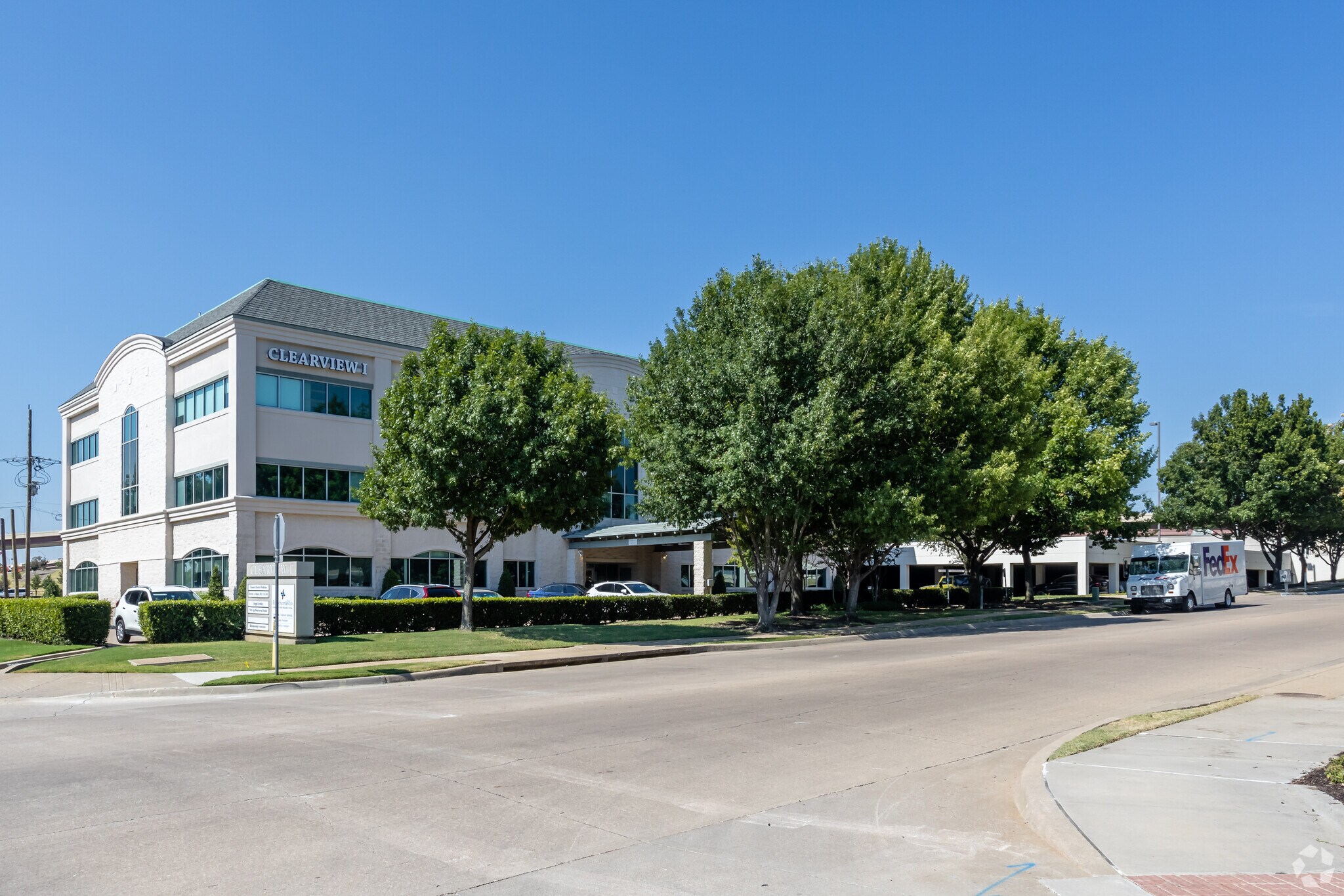 1643 Lancaster Dr, Grapevine, TX for sale Primary Photo- Image 1 of 1