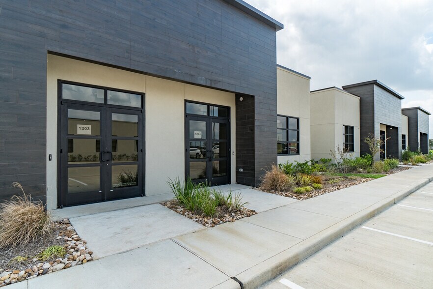 8118 Fry Rd, Cypress, TX for lease - Building Photo - Image 2 of 16