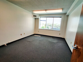 501 N Grandview Ave, Daytona Beach, FL for lease Interior Photo- Image 2 of 7