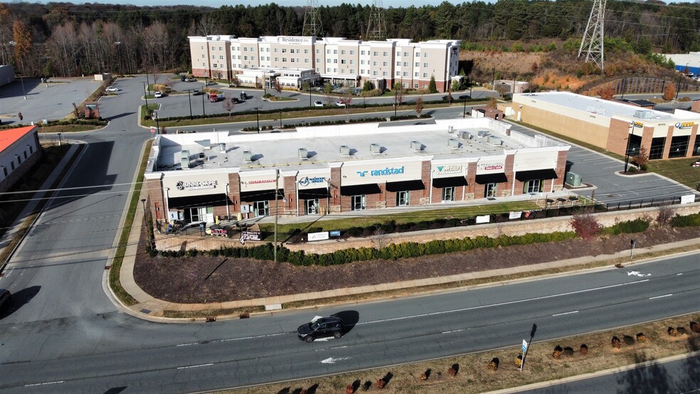 3872-3894 Oxford Station Way, Winston-Salem, NC for lease - Building Photo - Image 1 of 7