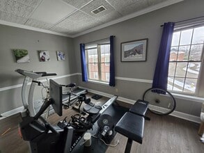 330 N Evergreen Rd, Louisville, KY for lease Interior Photo- Image 2 of 10