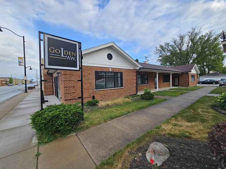 2121 W Roosevelt Rd, Broadview, IL 60155 - Office for Lease | LoopNet